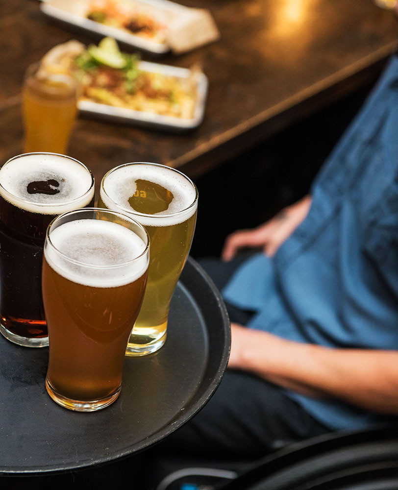 Cerveza rubia, roja y negra