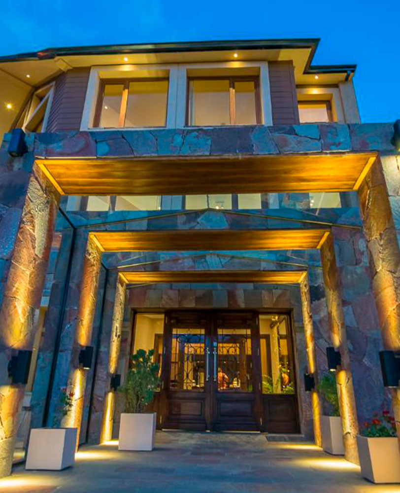Fachada de Chalt&eacute;n Suites Hotel