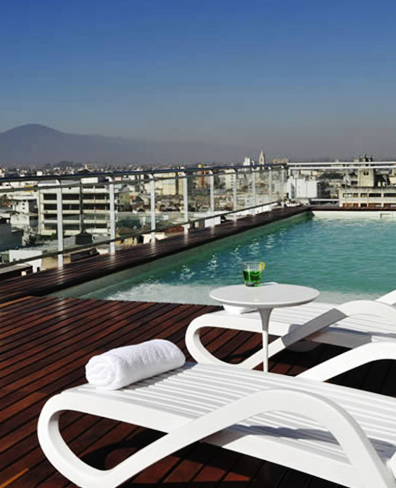 Pileta del Hotel Design Suites Salta