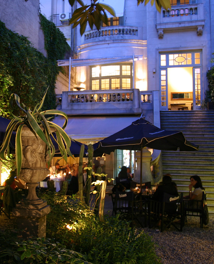 Jard&iacute;n del bar 