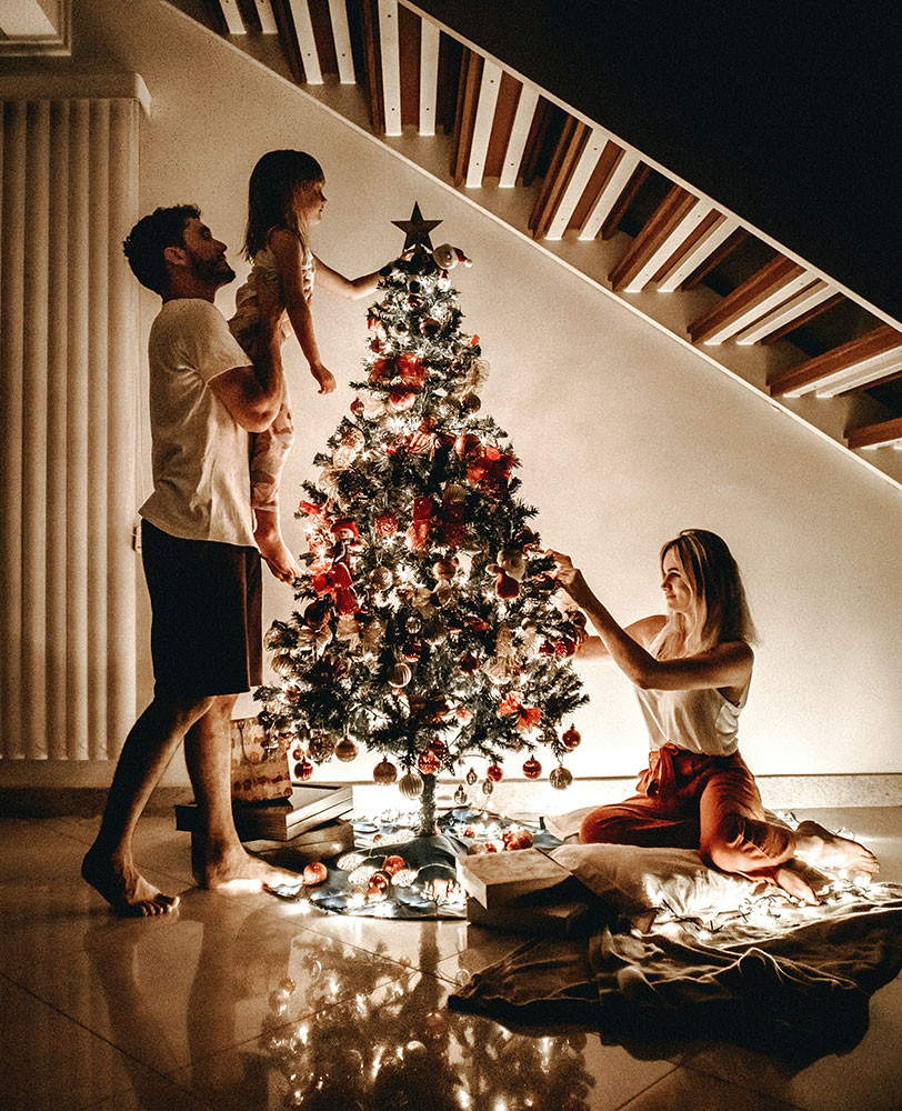 Árbol de Navidad en familia Árbol de Navidad en familia